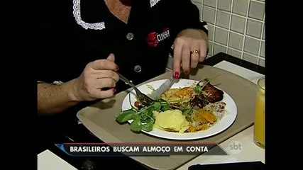 Brasileiro que almoça fora de casa durante a semana gasta quase um salário mínimo