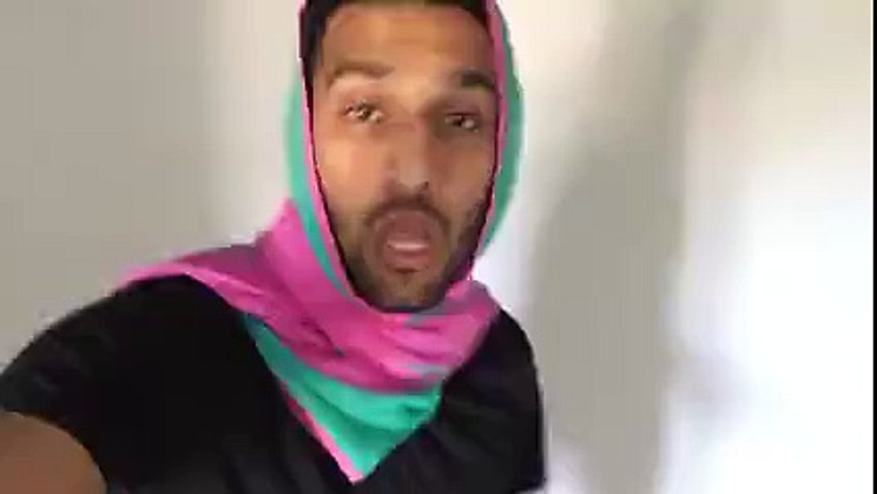 Girls_cant_take_selfie___Tune.pk