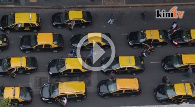 Uber punya hal, pemandu teksi marah sekat jalan