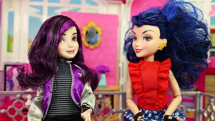 Should Evie & Doug Date? Descendants Jane and Audrey are Mean to Mal. DisneyToysFan