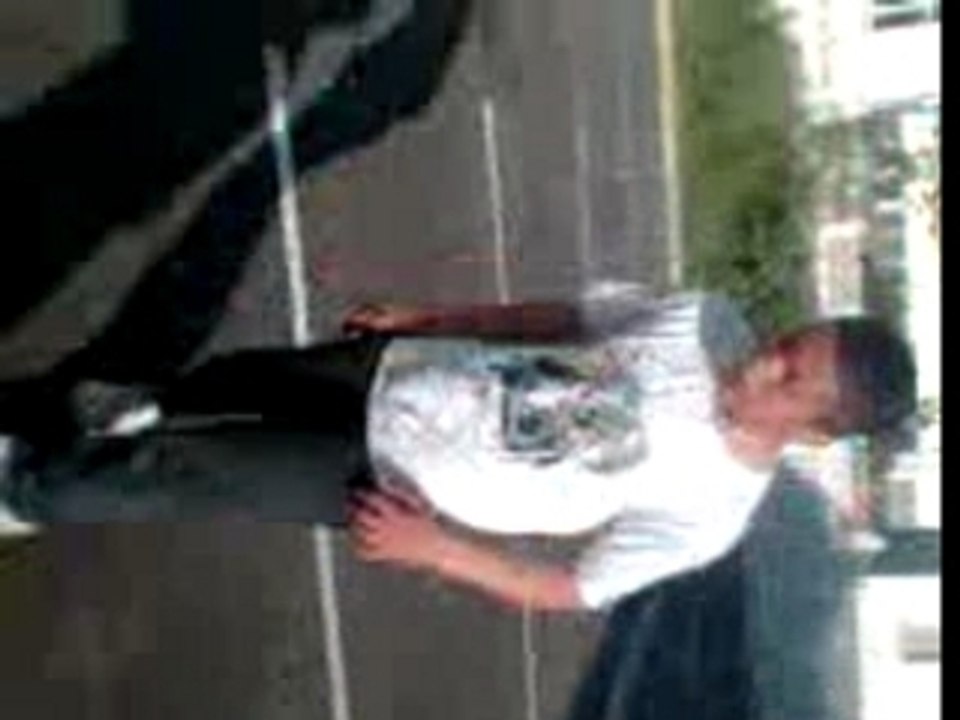 Hip HOp Break Ds uN parking PEti DE 8ans MDr