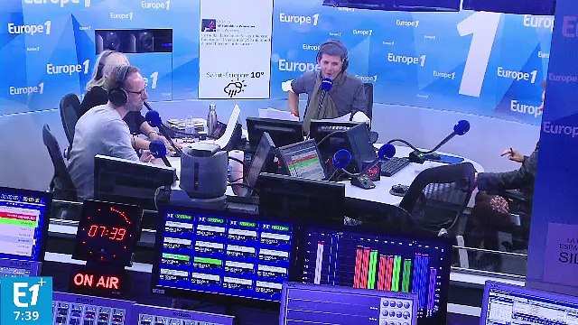 A combien d'exemplaires se vendent en moyenne les livres politiques ?