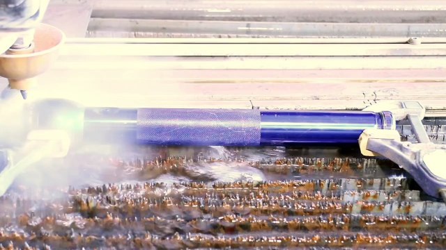 Un jet d'eau capable de découper une lampe torche !