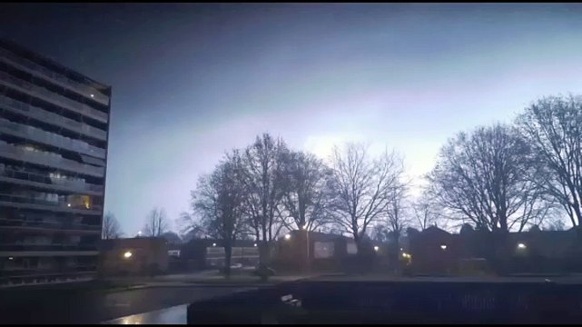 Het onweer boven Groningen in beeld - RTV Noord