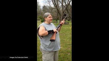 Elle brise les téléphones de ses enfants