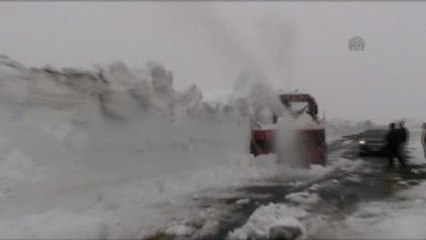 Ardahan'da Nisanda da Karla Mücadale Bitmedi