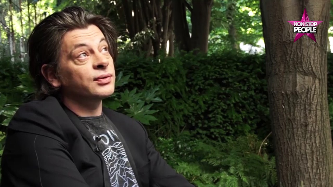 Benjamin Biolay revient sur son alcoolisme : "J'enchaînais les rhum-cocas un peu violemment" (vidéo)