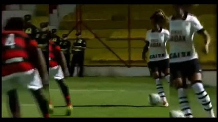 Kadın futbolcudan rakibini küçük düşüren hareket!