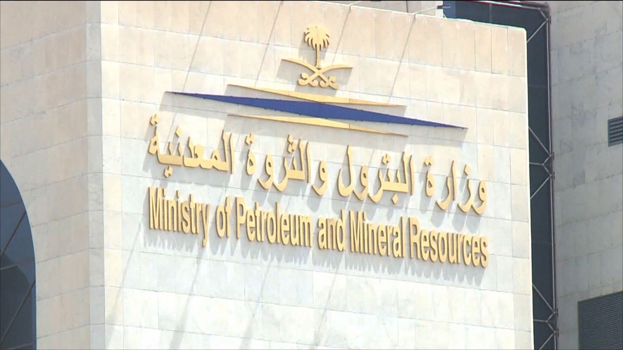 السعودية تطالب بالتزام المنتجين بقرار خفض إنتاج النفط
