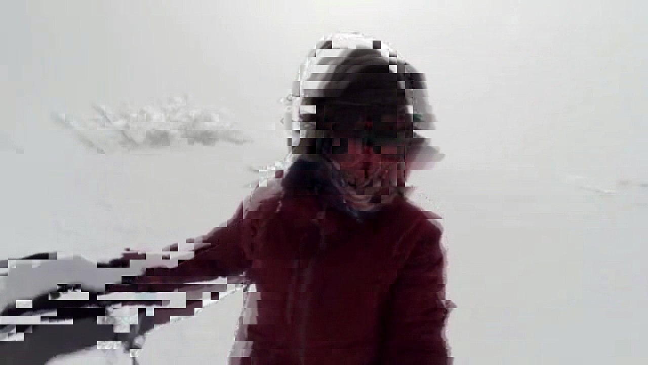 [ SNOWBOARD ] poursuivie par un ours ! VS les visiteurs