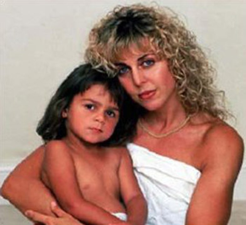 PTI VS PMLN Sita White Ki Baiti Apna DNA Karwa Rahi Hai – Captain Safdar To Shireen Mazari PTI In Parliament