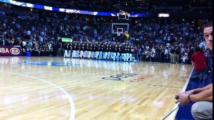 Ils font une chorégraphie lors de la mi-temps d'un match de basket qui met tout le monde d'accord !