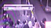 Metrobüs Durağındaki Küçük Çaplı Patlama Anı Kamerada