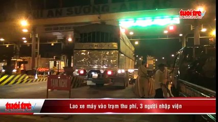 Lao xe máy vào trạm thu phí, 3 người nhập viện