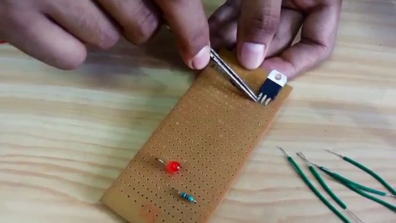 How to make PORTABLE MOBILE CHARGER