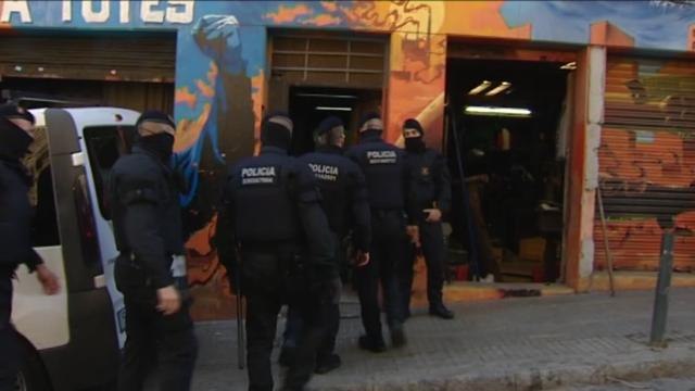 Detenida una mujer en operación de los Mossos por atracos a bancos alemanes