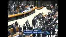 Parecer da comissão do impeachment é lido no plenário da Câmara