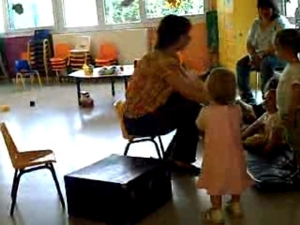 la musique avec laurence, à la halte garderie