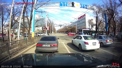 Auto-ongelukken in Rusland 2013 winter/Car Crash Compilation - Part 11