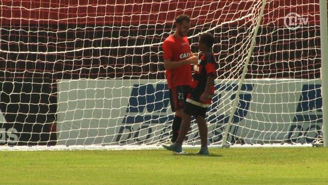 Filho de Juan mostra talento no futebol, mas é trollado por Mancuello