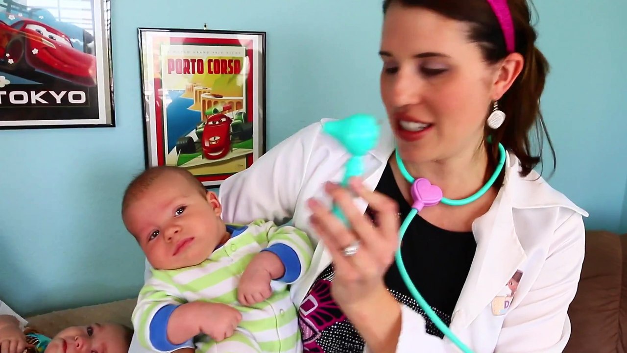Baby Doctor Check Up 2 BABIES Dr Sandra McStuffins Newborn Baby Hospital Visit DisneyCarToys