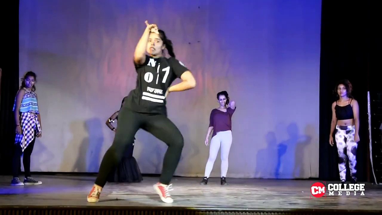 Super Girls Face off Battle