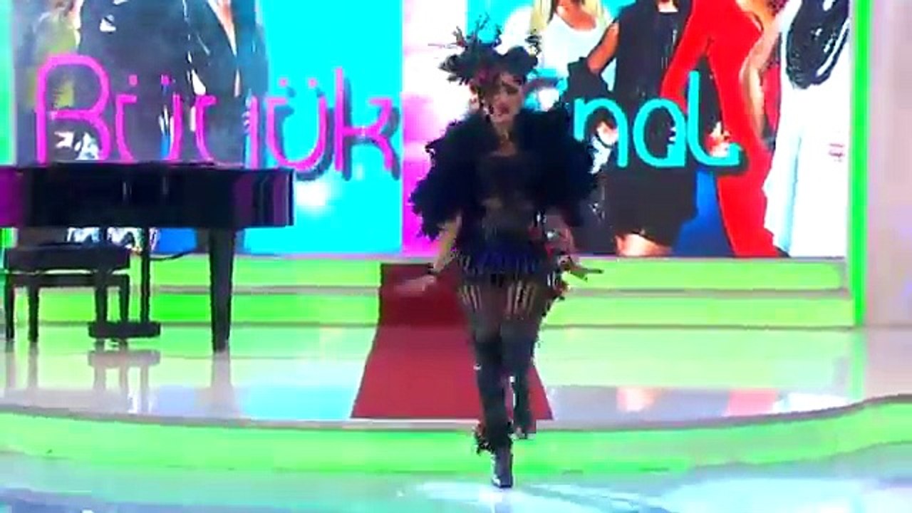 Bahar Candan Podyumda – İşte Benim Stilim 6. Sezon 54. Bölüm Final