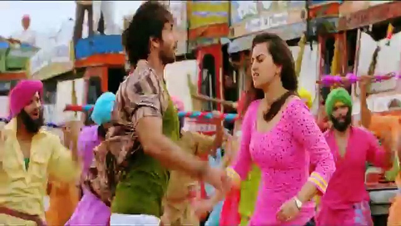 'Mari Mari Mari Gayi Meri Mat Mari'' Full Song