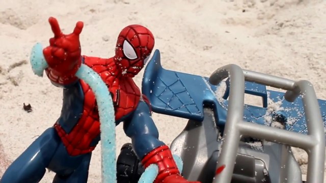 Видео для детей. Игрушки для мальчиков. Человек Паук против Фенга.