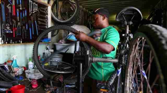 Bicicletas recicladas : un proyecto de movilidad para luchar contra pobreza