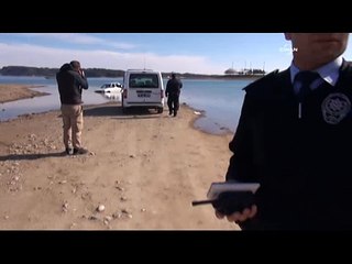 Geri vitese taktığı otomobille göle gömüldü