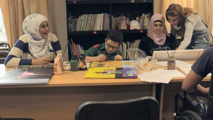 "سفينة الحب" مسرحية تحكي قصة لاجئين سوريين يبحثون عن حياة جديدة