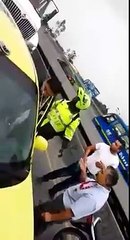 Taxista golpea violentamente a conductor mayor del SITP