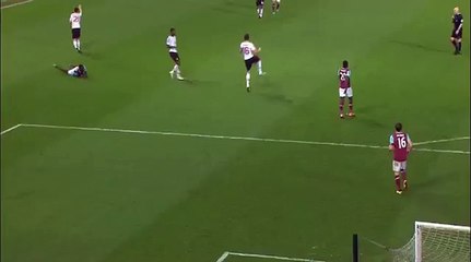 West Ham Vs Manchester United 1-2 - Mark Nobles Carries Ander Herrera Off The Pitch - 13-04-2016 HD