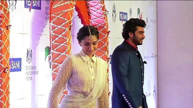 Sonam Kapoor & Sidharth Malhotra's Cute DUBSMASH Videos