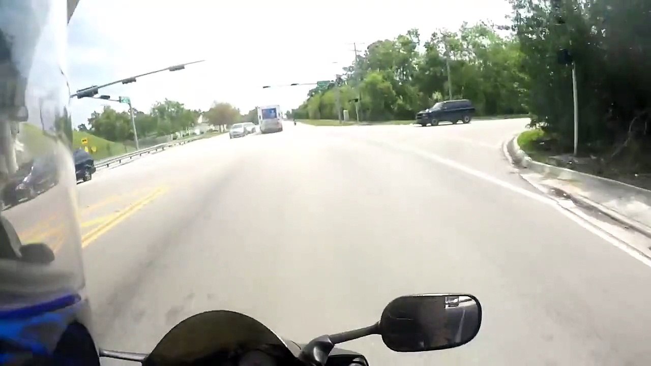 Quand un automobiliste prend un motard en chasse