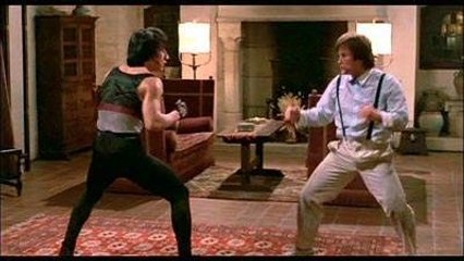 Jackie Chan peleando con Benny Urquidez