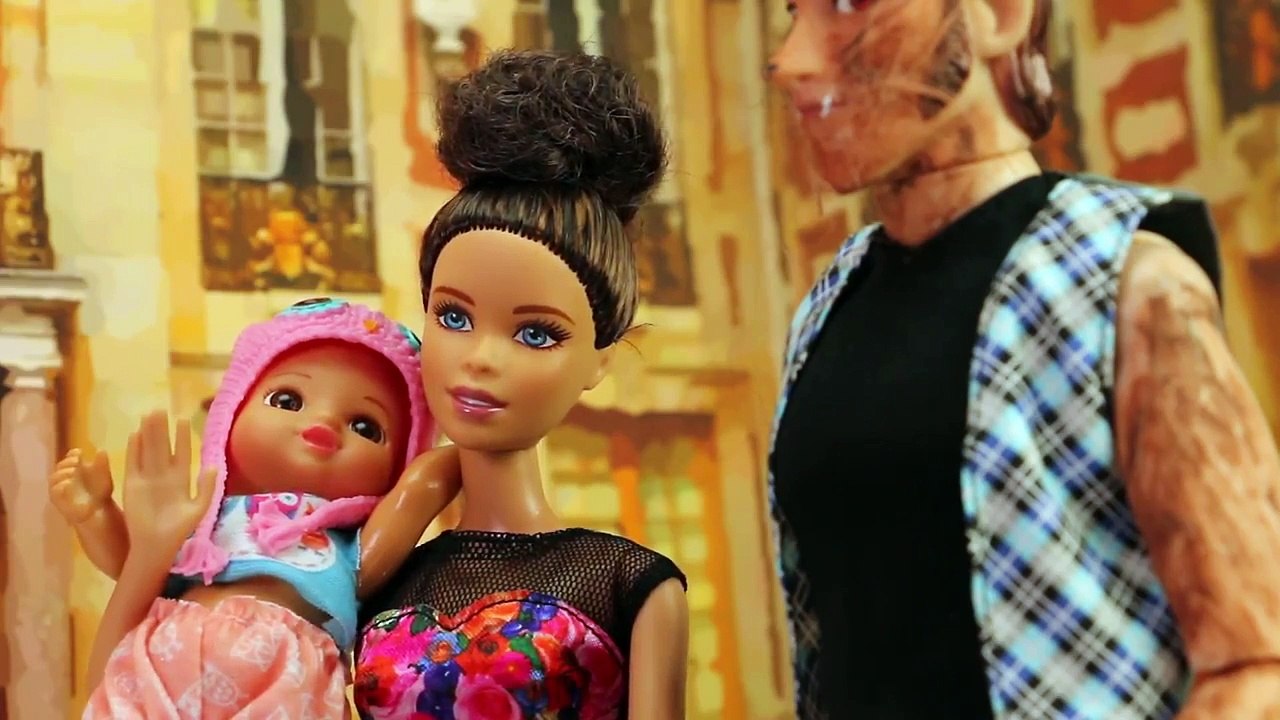 Mal and Ben Have a Baby to Babysit for and Audrey & Chad Plan to Take the Wand. DisneyToysFan