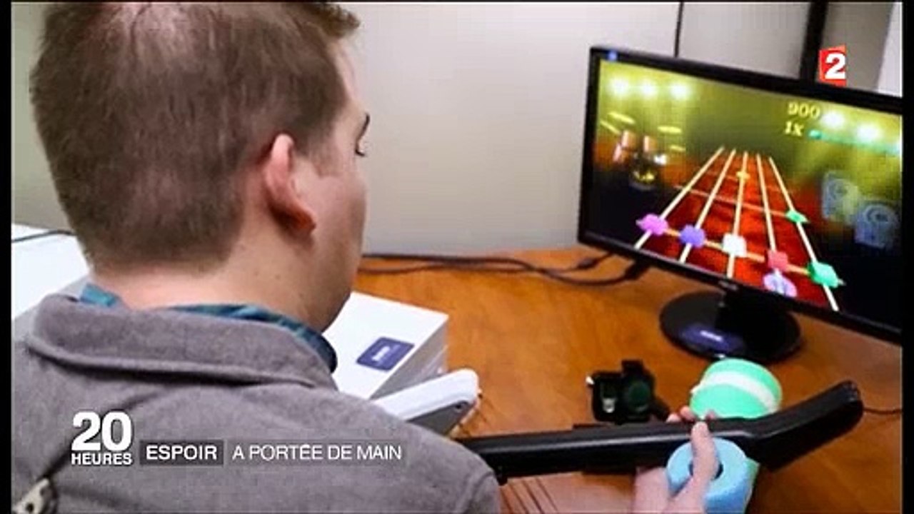 Pour la première fois, un tétraplégique parvient à contrôler sa main grâce sa pensée