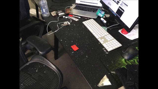 Quand un drone vient éclater ta fenêtre et te percuter en pleine tête.