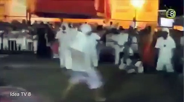 Ramper sur des braises... Mais il est débile??