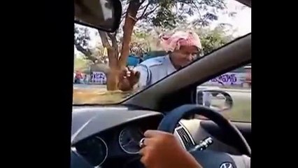 Meet The Indian Beggar Who Accept Credit Cards - whatsapp funny video - DailyMotion