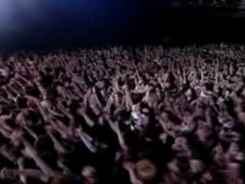 Dir en Grey - live - Umbrella (Toshiya drops mic)