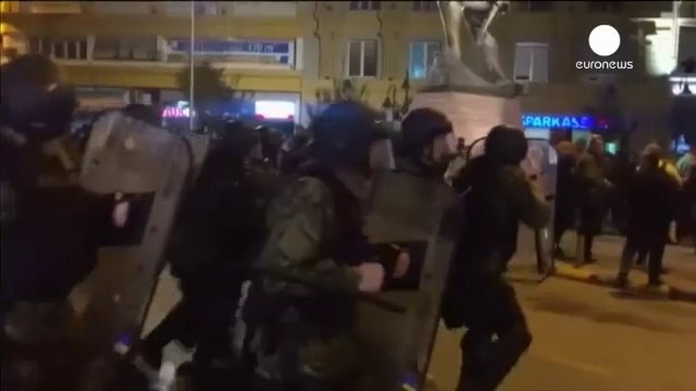 В Македонии демонстранты устроили погром в канцелярии президента.