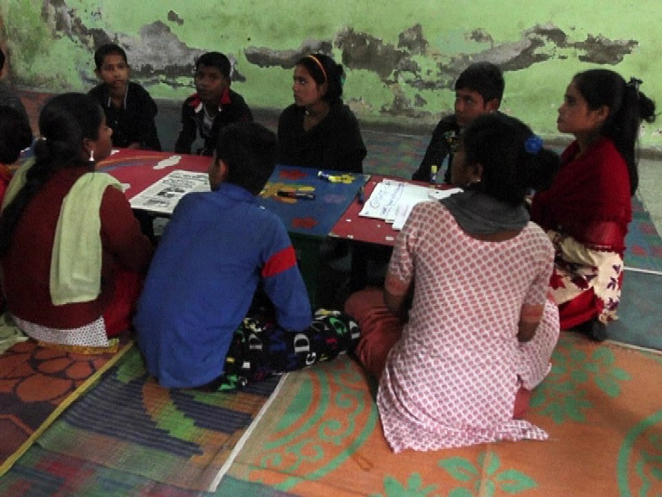 A Delhi, le quotidien des enfants des rues s'imprime dans le journal