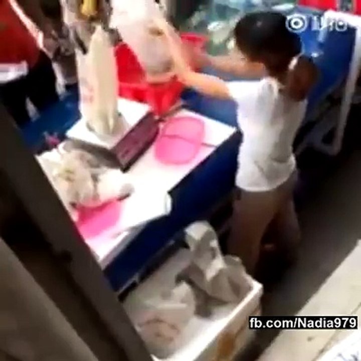 Thief shop keepar