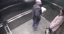 Regis se tire dessus par accident dans un ascenseur
