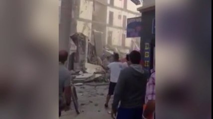 Los Cristianos: Vecinos confirman que olía a gas tras el derrumbe del edificio (Tenerife)