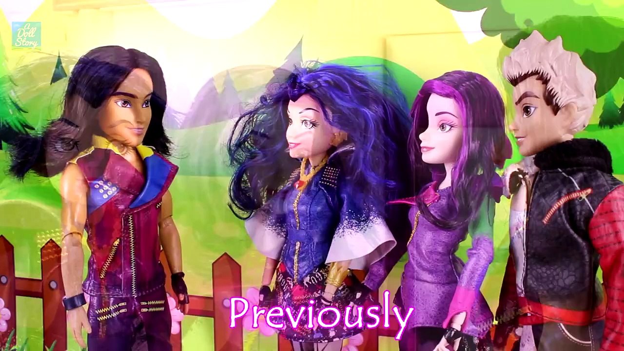 Descendants Jay Steals Frozen Elsas Crown PART 2! With Descendans Mal & Evie, Frozen Elsa, Anna