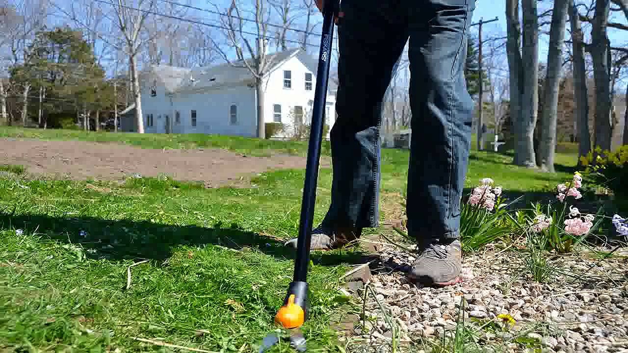 Fiskars 36 Inch Long handle Swivel Grass Shears 92107935J